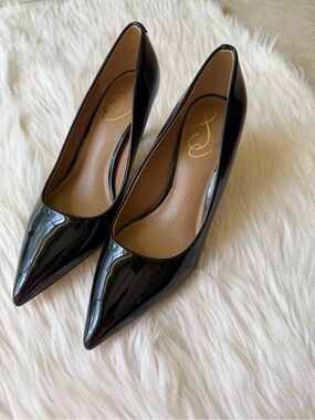 Jessica Simpson Black Patent Pointed-Toe Pumps